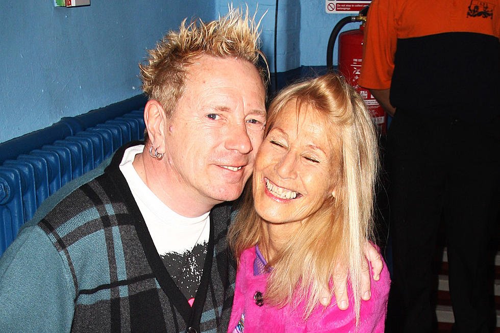 John Lydon Reveals He Sleeps With His Late Wife's Ashes Punktuation!