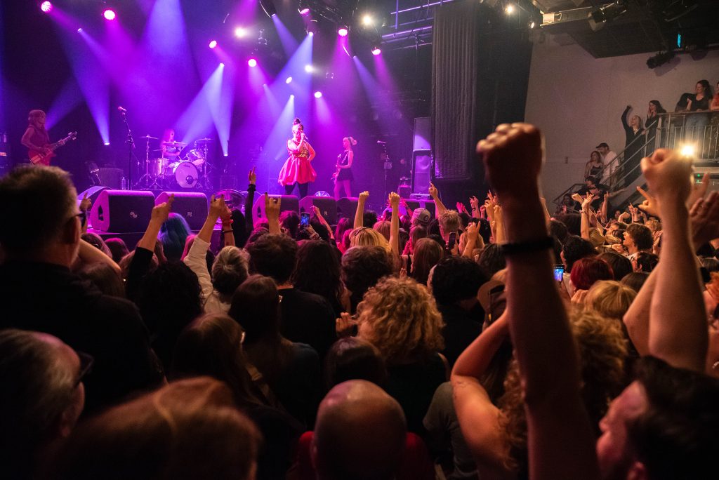 Bikini Kill and audience - photo by Susana Martins