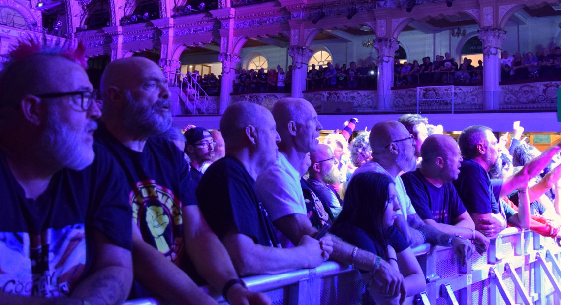 SLF barrier crowd - Rebellion